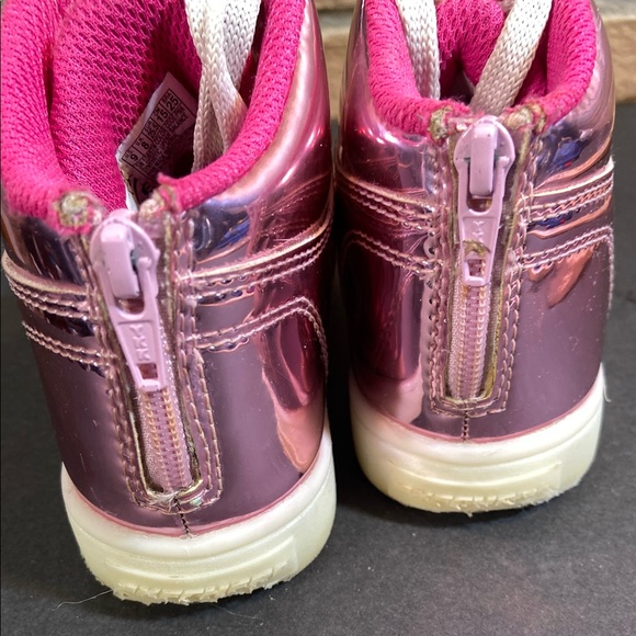 Girls metallic pink Skechers. Lace up in good condition size 9. Zip in back - Picture 7 of 11